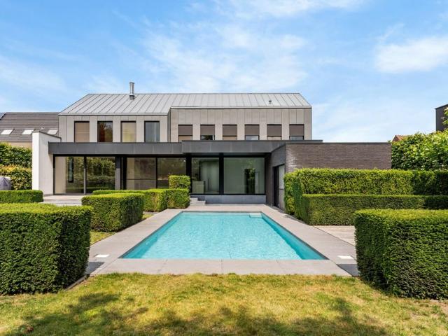 Villa te koop voor 1087000 euro met 4 slaapkamers