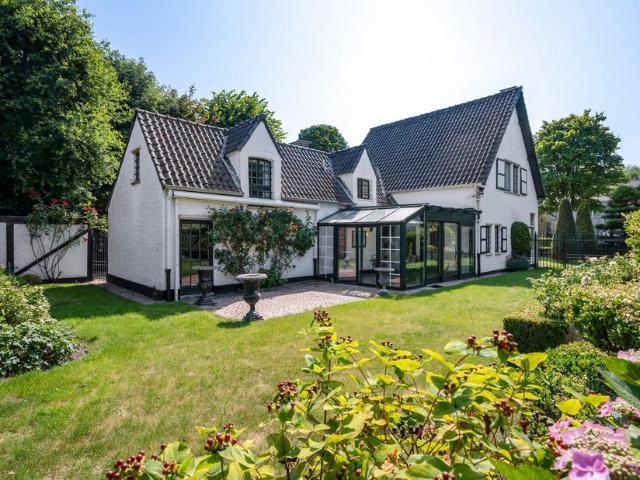 Villa te koop voor 1190000 euro met 4 slaapkamers