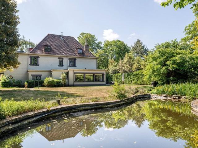 Villa te koop voor 1550000 euro met 8 slaapkamers