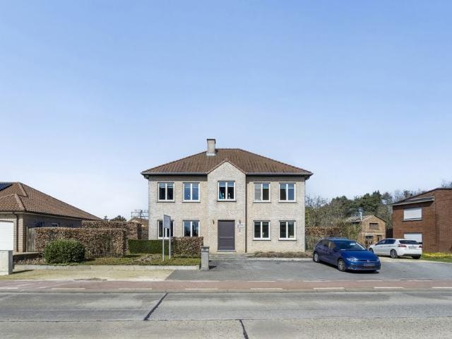 Villa te koop voor 589000 euro met 5 slaapkamers