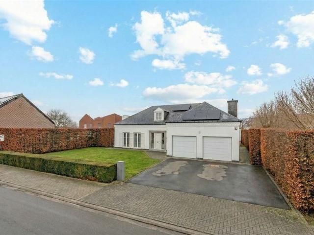 Villa te koop voor 620000 euro met 3 slaapkamers