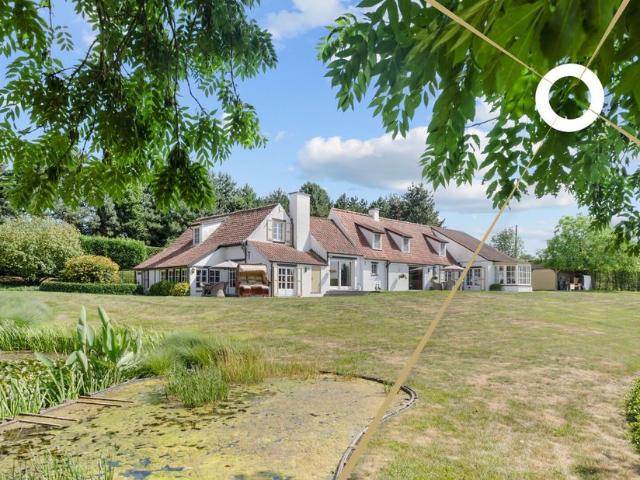 Villa te koop voor 649000 euro met 6 slaapkamers
