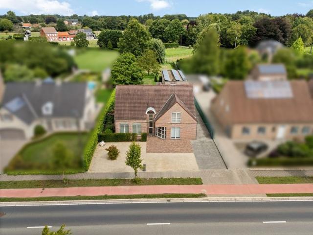 Villa te koop voor 695000 euro met 4 slaapkamers