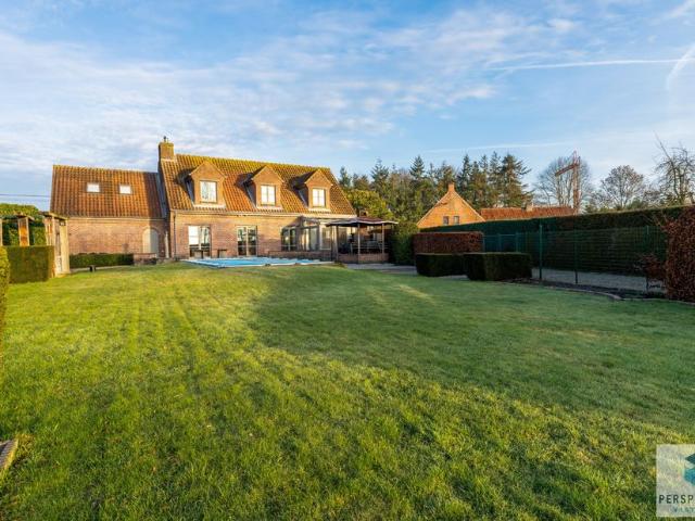Villa te koop voor 699000 euro met 3 slaapkamers