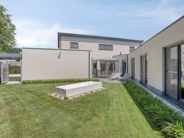 Villa te koop voor 699000 euro met 3 slaapkamers