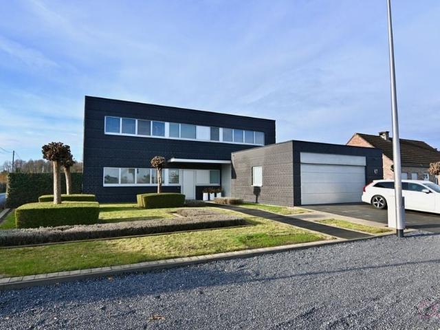 Villa te koop voor 699000 euro met 5 slaapkamers