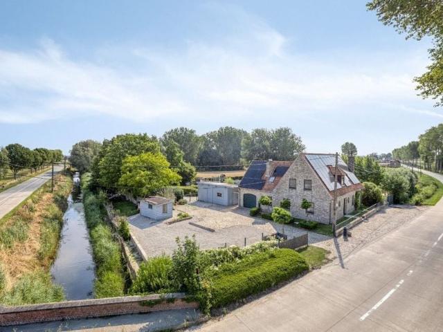 Villa te koop voor 725000 euro met 6 slaapkamers