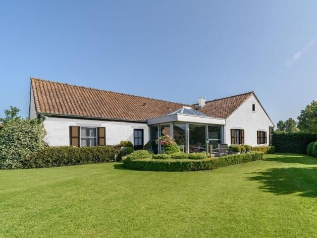 Villa te koop voor 750000 euro met 3 slaapkamers