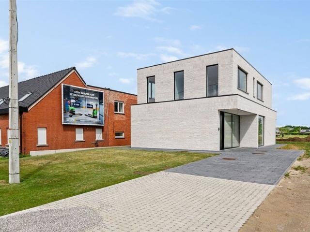 Villa te koop voor 799000 euro met 4 slaapkamers