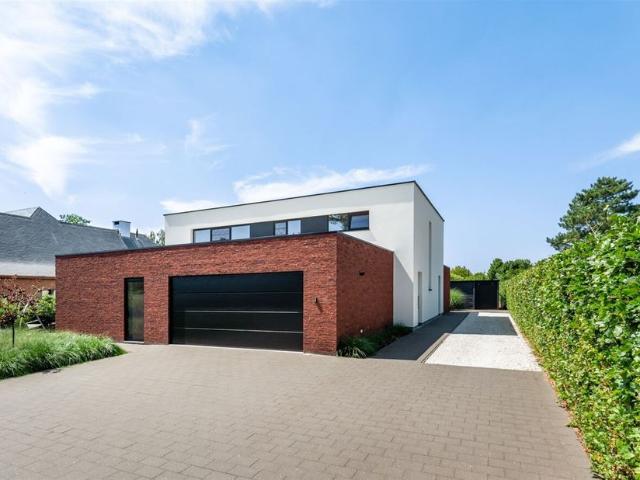 Villa te koop voor 949000 euro met 3 slaapkamers