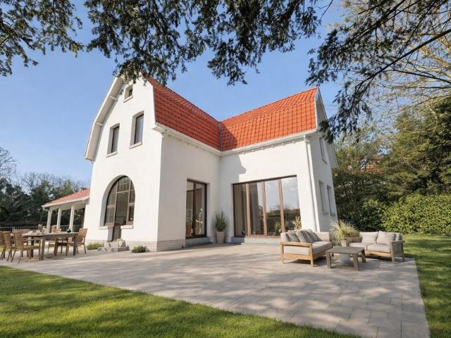 Villa te koop voor 975000 euro met 4 slaapkamers