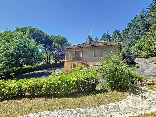 Villa, terrain 1 Ha