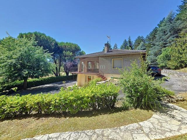 Villa, terrain 1 Ha