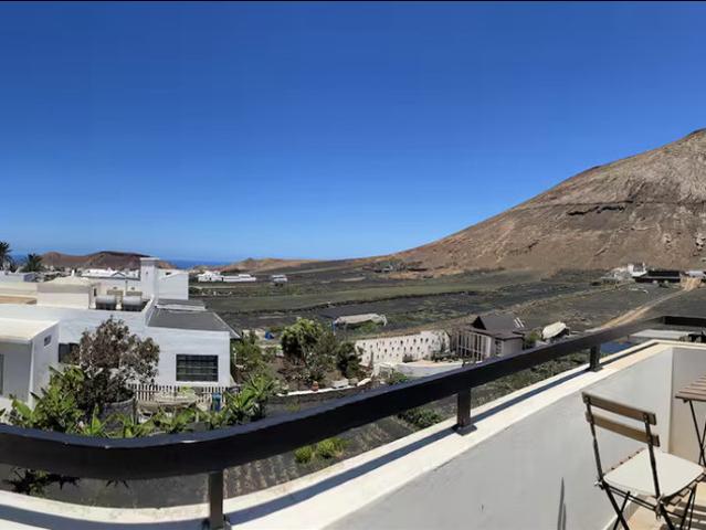 Villa Tinache vista mar y volcán