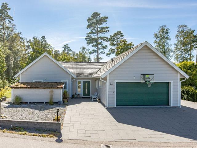 Villa till salu i Falkenberg Roberts väg 1A | Länsförsäkringar Fastighetsförmedling