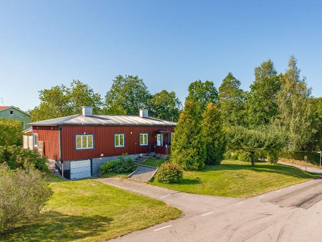 Villa till salu i Hällestad Borggårdsvägen 6 | Länsförsäkringar Fastighetsförmedling