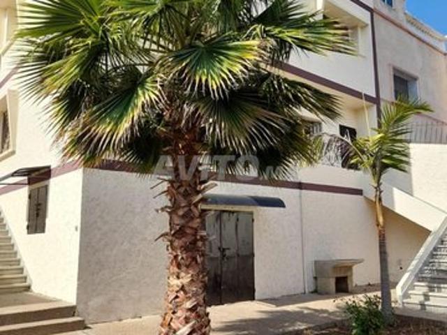 Villa titrée, quartier tranquille