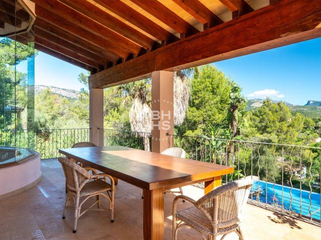 Villa to rent in Esporles
