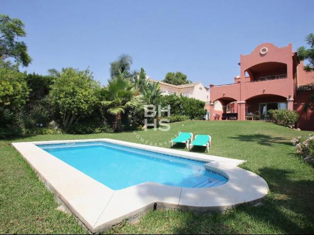 Villa to rent in Puerto Banús