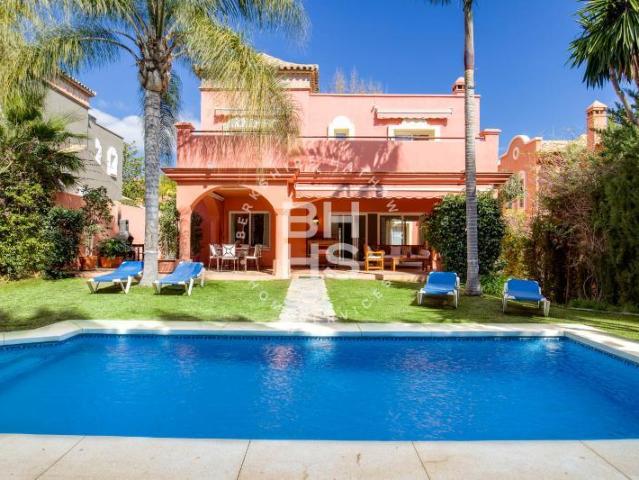 Villa to rent in Puerto Banús