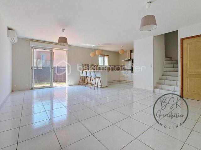 Villa trois chambres avec garage et jardin