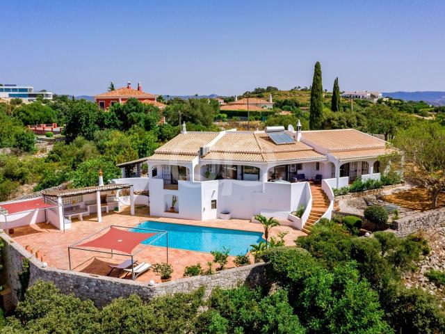 Villa tradicional com vista panorâmica sobre as colinas de L. 402m² Loulé São Sebastião