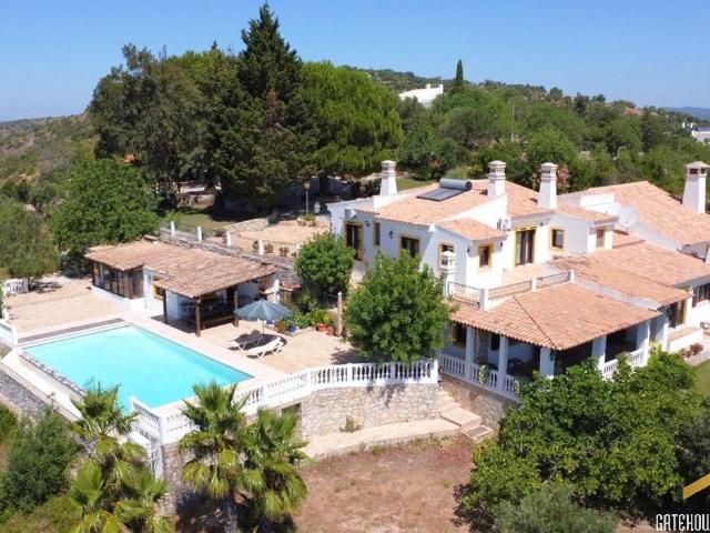 Villa tradicional com vista para o mar e anexo para hóspedes. 160m² Conceição e Estói