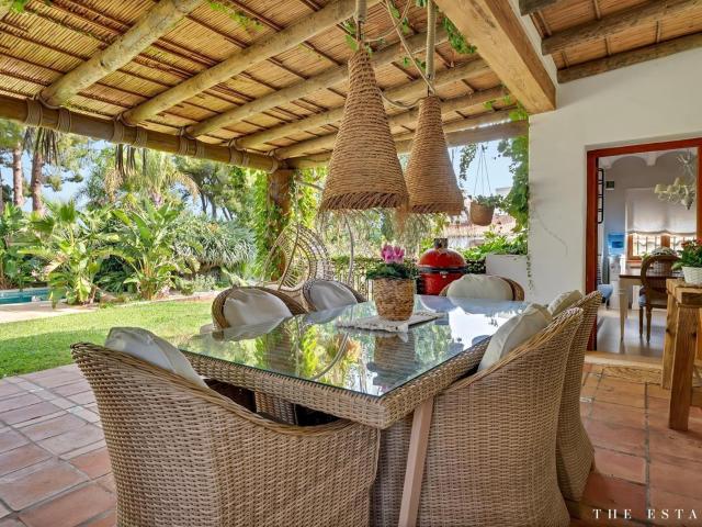 Villa tradicional de cinco dormitorios en Dénia con vistas a. 331m² Dénia