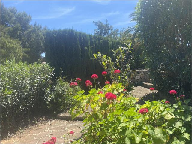 Villa tradicional española independiente con vistas al mar y. 245m² Jávea Xabia