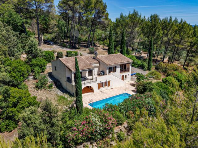 VILLA TRADITIONNELLE 4 CHAMBRES ET PISCINE SUR TERRAIN 4400M