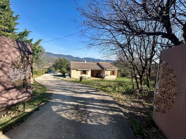 Villa traditionnelle T4, 2700m2 terrain
