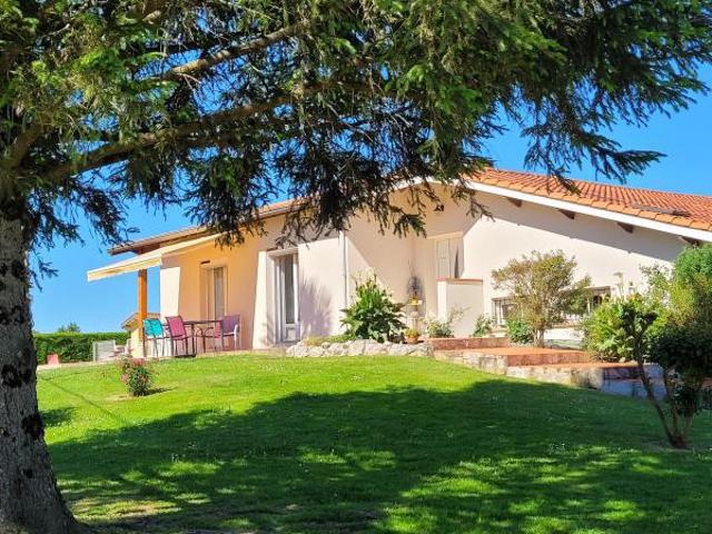 villa traditionnelle avec Piscine