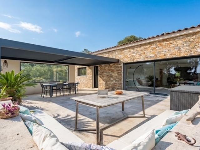 VILLA TRADITIONNELLE CONTEMPORAINE T6 / GD TERRAIN / LA CIOTAT Q