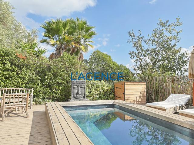 Villa tres récente T4 de 100 m2 avec piscine offrant une vue dégagée et une exposition sud