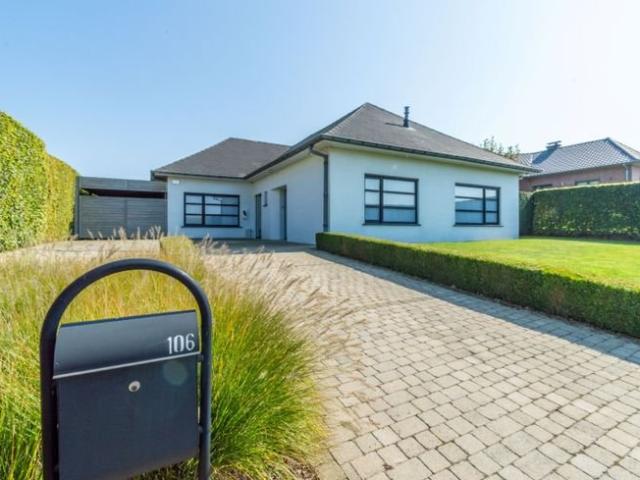 Villa très spacieuse avec 4 chambres à coucher