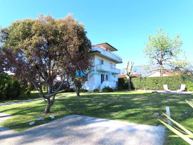 Villa Tri Quadrifamiliare in affitto a Massa, case in affitto Massa