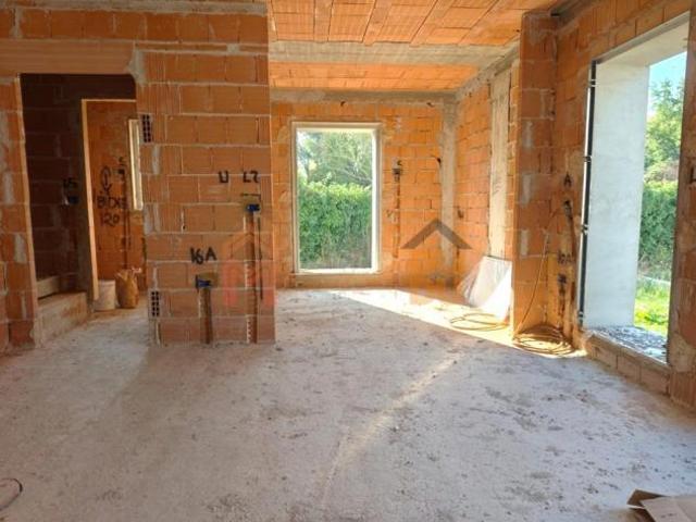 Villa trifamiliare 6 locali Rif. D 28