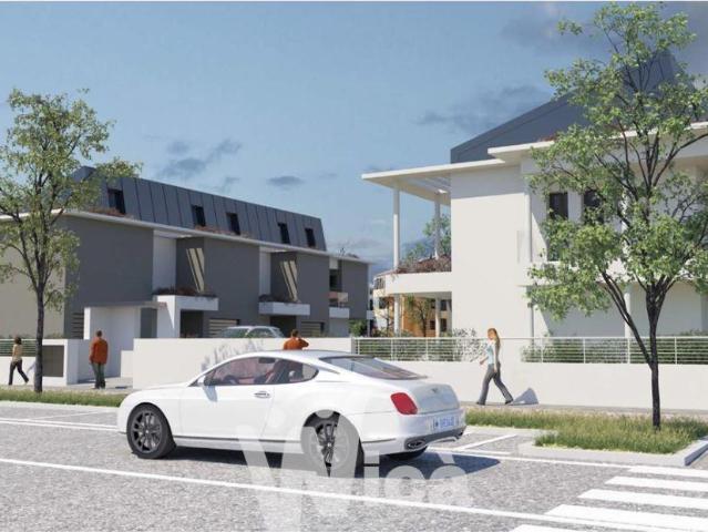 Villa trifamiliare in vendita a Cesena