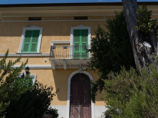 Villa trifamiliare in vendita a La Spezia