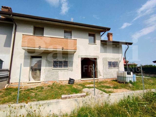 Villa trifamiliare in vendita a Porto Viro