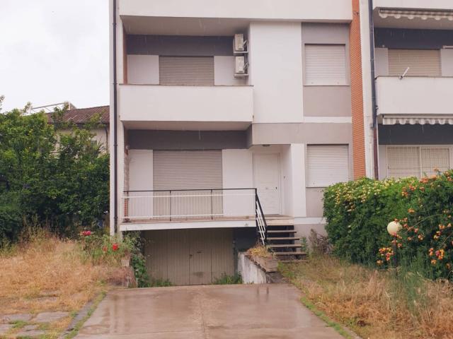 Villa trifamiliare in vendita a Terracina, Badino