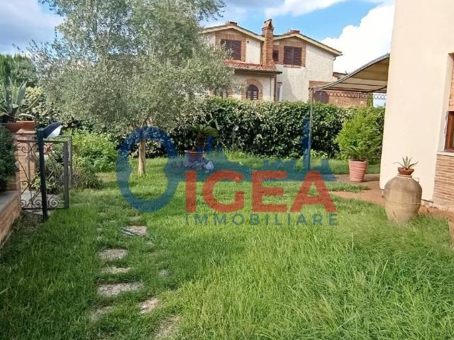 Villa Trifamiliari con giardino, Monteriggioni montarioso