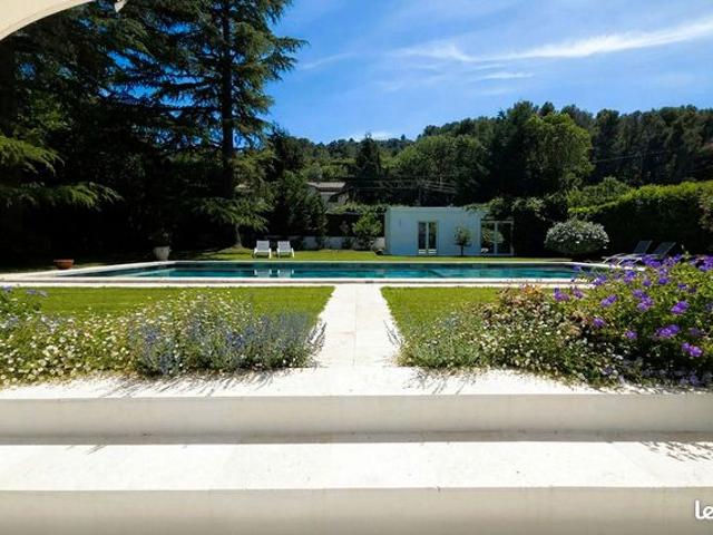 Villa Type californienne de 160m² avec piscine et dépendance