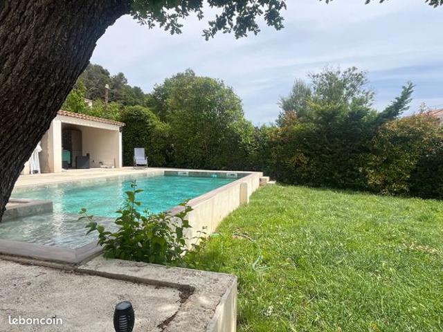 Villa Type 4 avec véranda garage piscine sur 1000m² de jardin