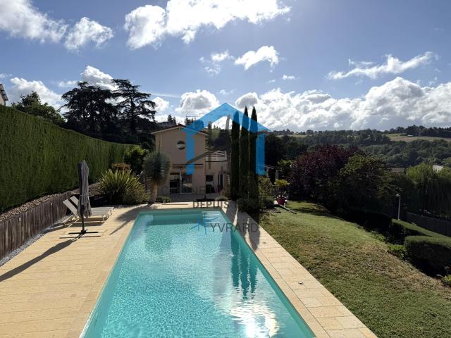 Villa type 7 de 210 m2 avec piscine LA FOUILLOUSE ECULIEU