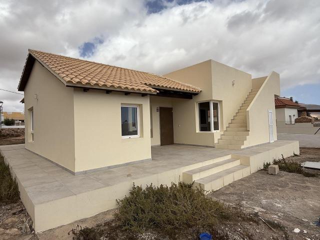Villa Unifamiliar en Triquivijate – Recién Reformada, Amplia. 128m² Triquivijate