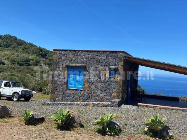 Villa unifamiliare contrada quattro venti, Ustica