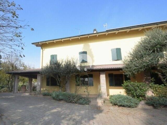 Villa unifamiliare in affitto a Modena