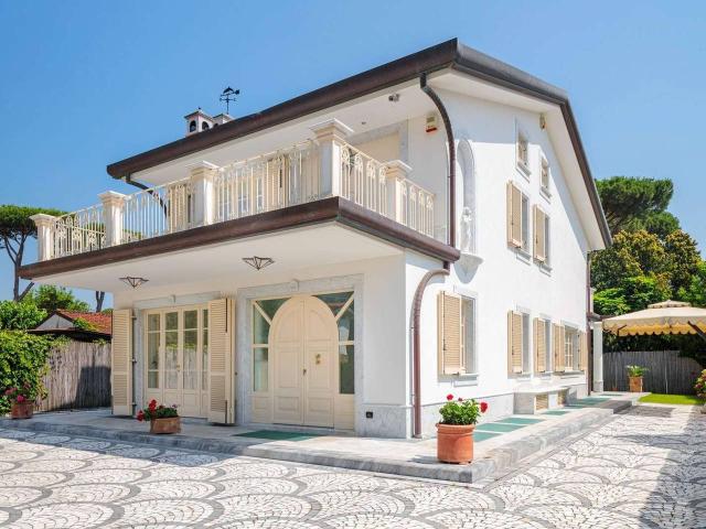 Villa unifamiliare in affitto a Forte Dei Marmi
