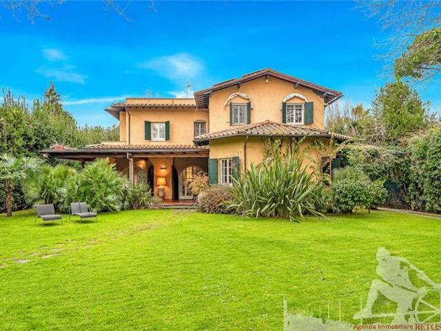 Villa unifamiliare in affitto a Forte Dei Marmi